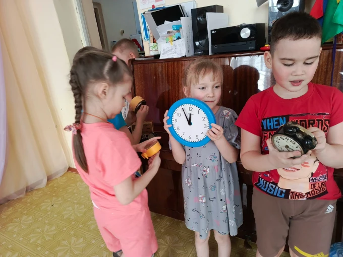 Знакомство детей с часами Знакомство детей с часами.
